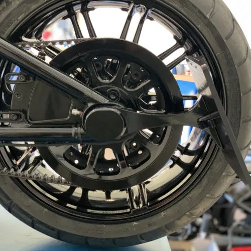 Kennzeichenhalter + Kennzeichenplatte „Inside“ Softail ab Bj. 2018 + Tüv