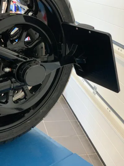 Kennzeichenhalter + Kennzeichenplatte „Inside“ Softail ab Bj. 2018 + Tüv – Bild 3
