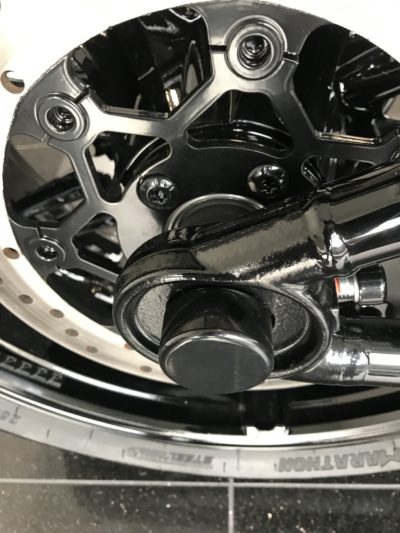 Schraubkappen/ Cover Aluminium komplettset alle Schrauben Softail ab 2018 – Bild 4
