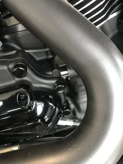 Schraubkappen/ Cover Aluminium komplettset alle Schrauben Softail ab 2018 – Bild 3