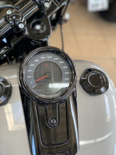 Speedometercover Black Softail Fat Boy, Sport Glide Bj. 2018 up