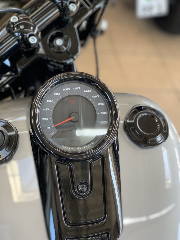 Speedometercover Black Softail Fat Boy, Sport Glide Bj. 2018 up Dark