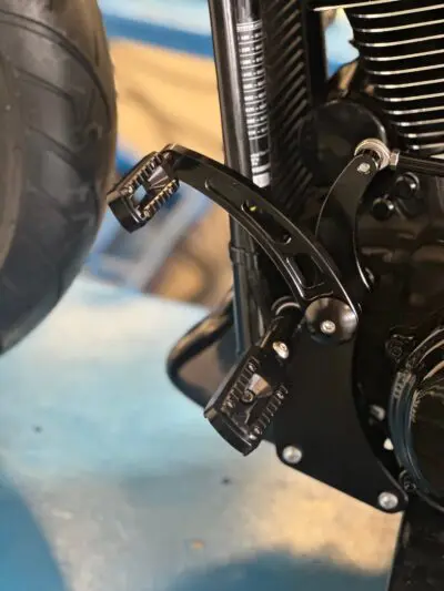 Fußrasten Vorverlegungskit + Tüv für Street Bob, Standard, Low Rider S, Low Rider ST