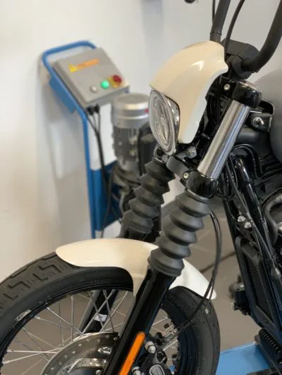 Scheinwerfer-Hutze, Lampenmaske, Schirm ohne sichtbare Befestigung, Softail Street Bob, Standard ab Bj. 2018