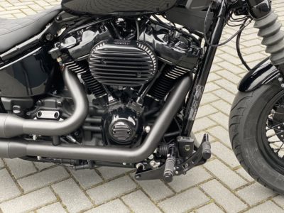 Kupplungs-und Zündungsdeckel Dark Ribbed Softail Bj. 2020 - 2024 – Bild 2