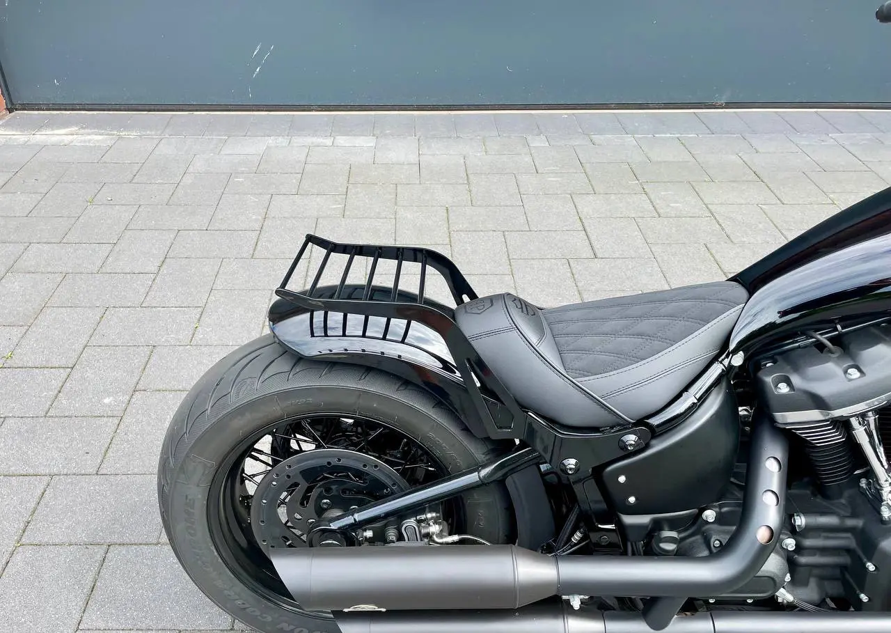 ABNEHMBARER SOLO GEPÄCKTRÄGER - SCHWARZGLÄNZEND - für FLS und FLSS  50300099A / Gepäckträger / Softail / Teile & Zubehör / - House-of-Flames  Harley-Davidson