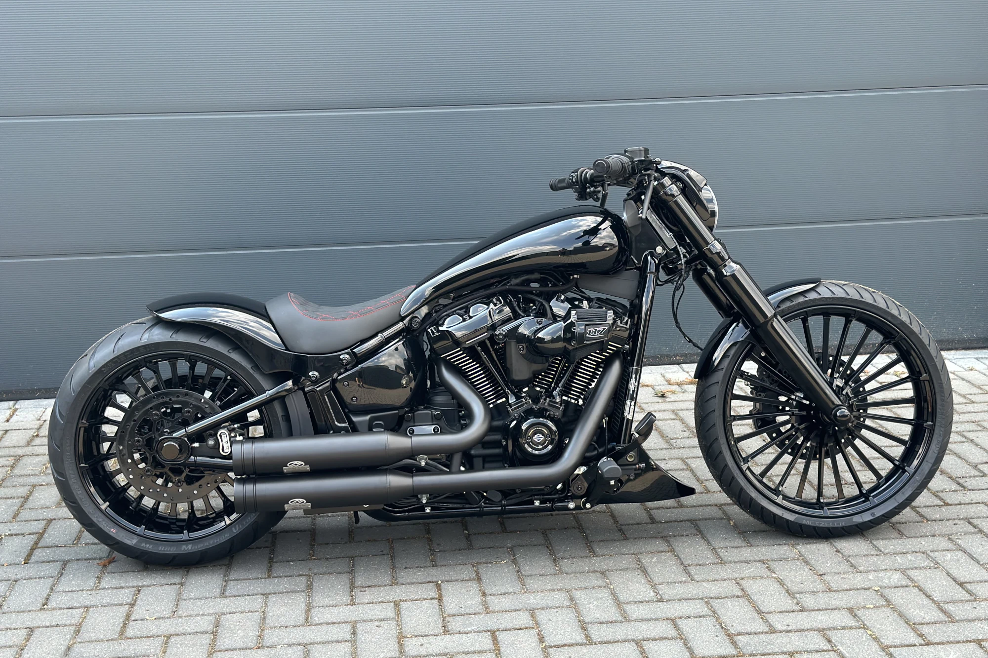 Custom Streched Tank Softail Breakout 114 2018 2022 Dark Parts