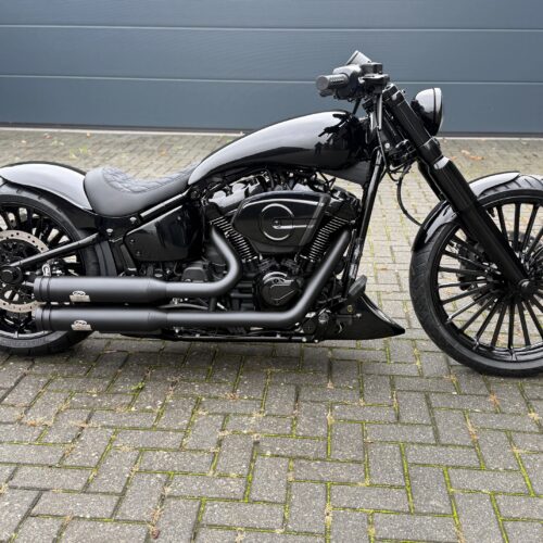 Custom/Stretched tank, Softail Breakout 117" built 2023-2025