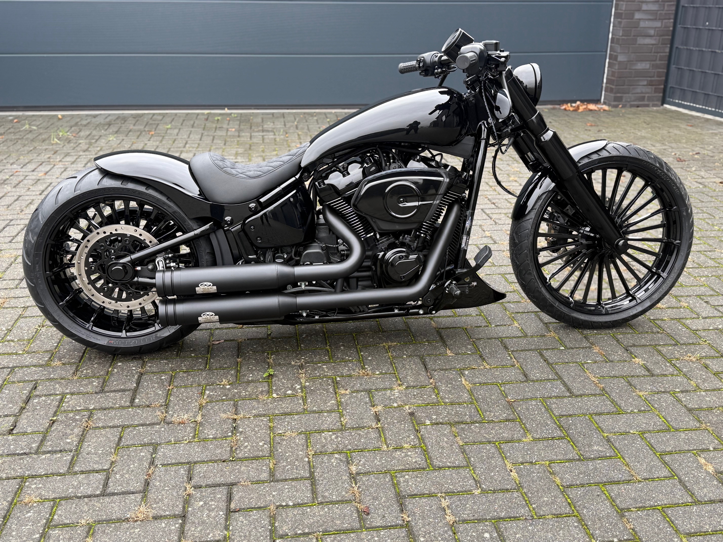 Custom/Streched-Tank, Softail Breakout 117" Bj. 2023- 2025 – Bild 2