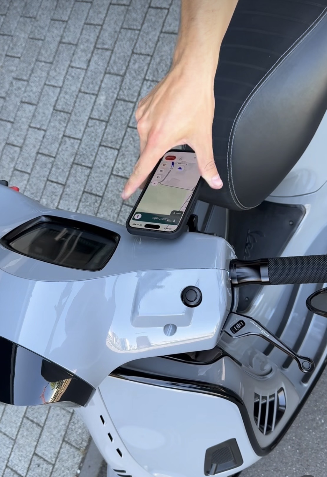Handyhalter Vespa GTS & Primavera – Bild 2