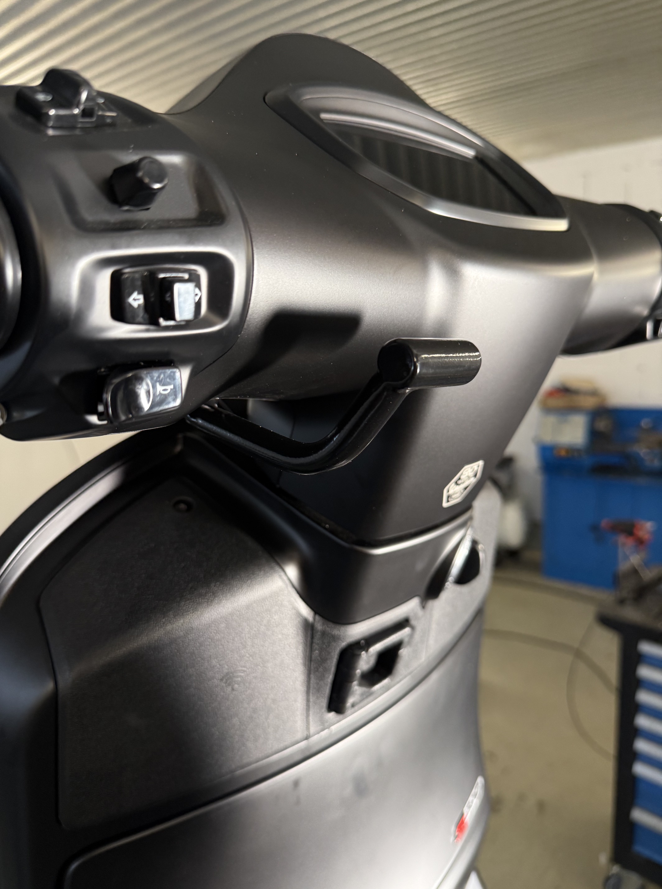 Cell Phone Holder for Vespa GTS & Primavera - Image 5