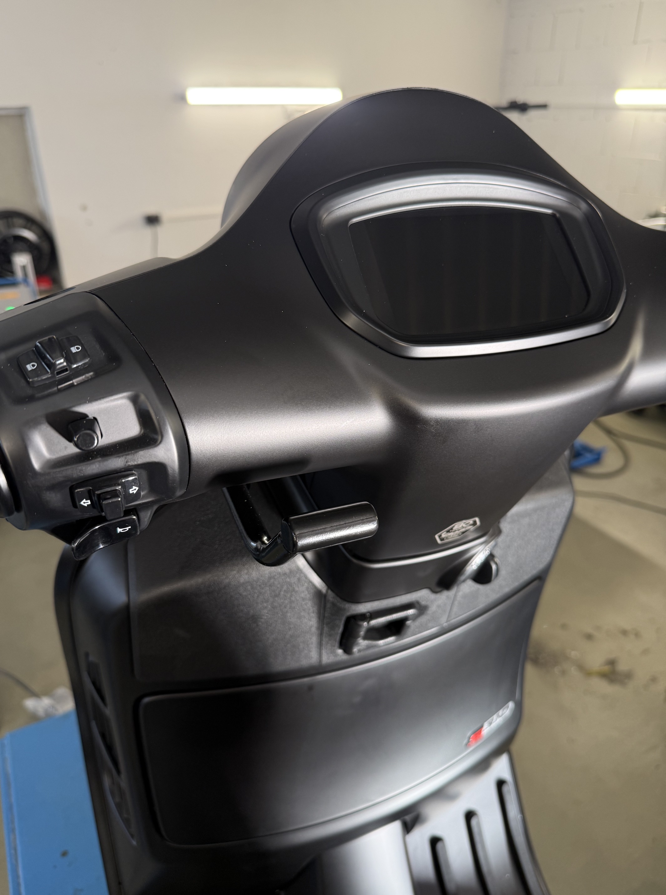 Cell Phone Holder for Vespa GTS & Primavera - Image 4
