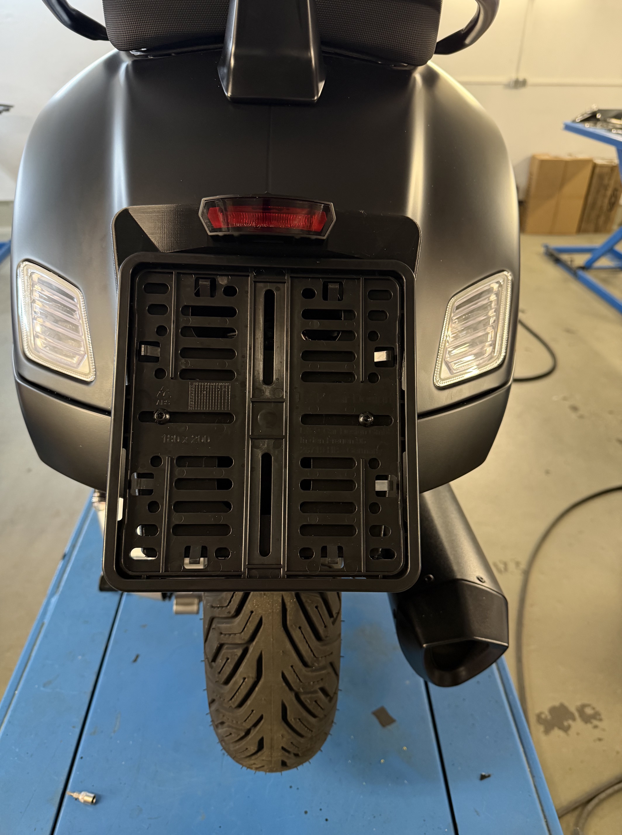 Very short license plate holder + "inside" license plate + LED taillight/brake light + license plate light for Vespa GTS 310 - Image 8