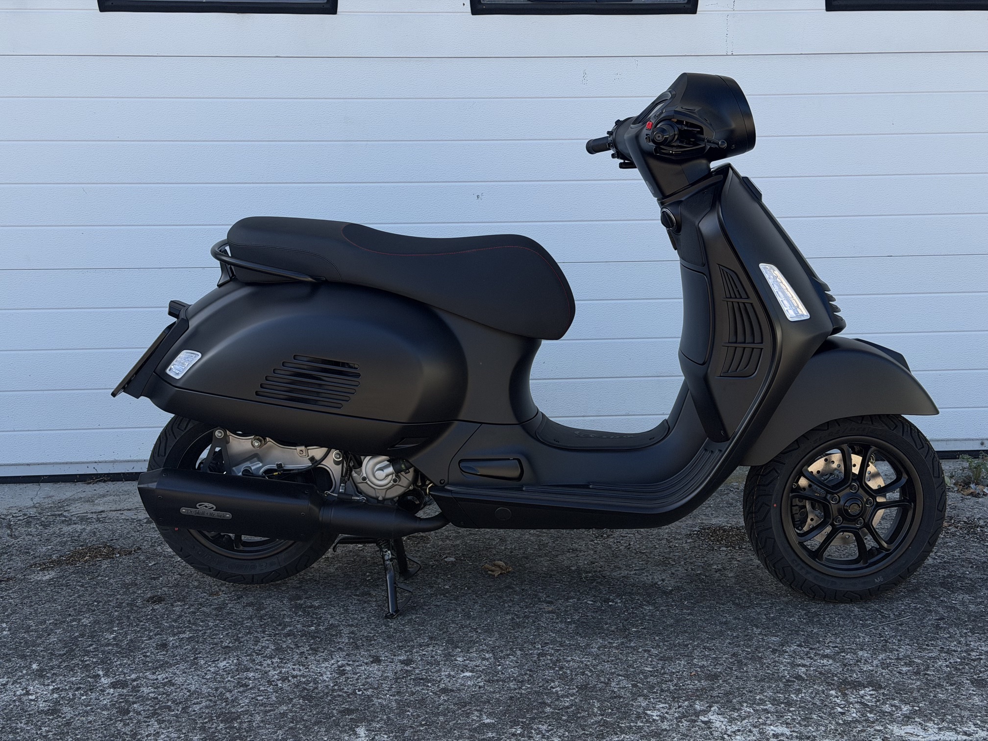 Very short license plate holder + "inside" license plate + LED taillight/brake light + license plate light for Vespa GTS 310 - Image 11