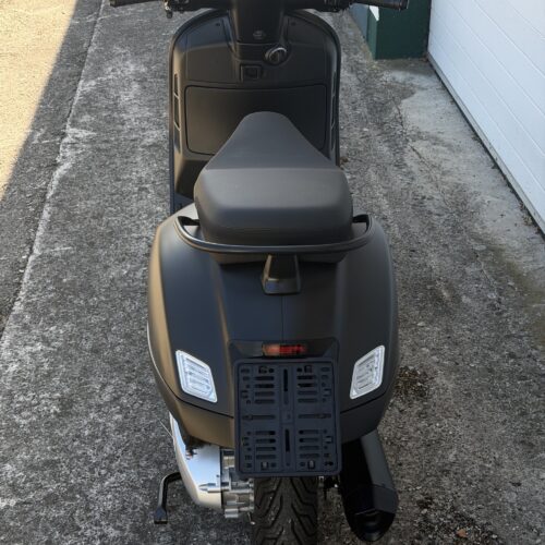 Nummernschildhalter sehr kurz + Kennzeichenplatte "inside" + Led Rücklicht/Bremslicht+Kennzeichenbleuchtung Vespa GTS 310